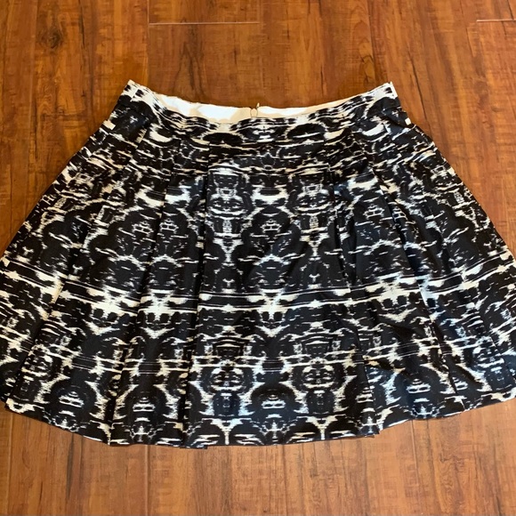 NWT JCrew Black and White Ikat Mini Skirt Size 6 - Picture 4 of 5